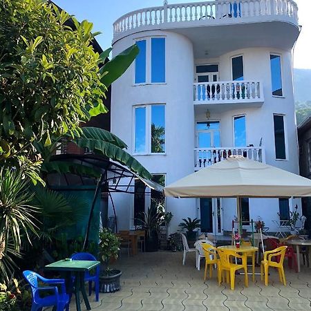 Emiliya Guest House Гагра Екстериор снимка