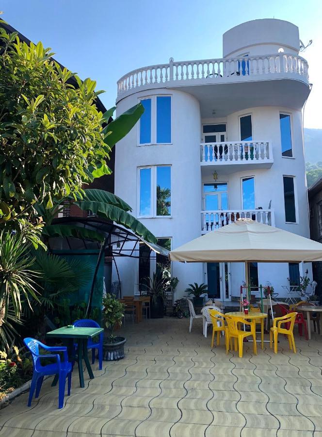 Emiliya Guest House Гагра Екстериор снимка