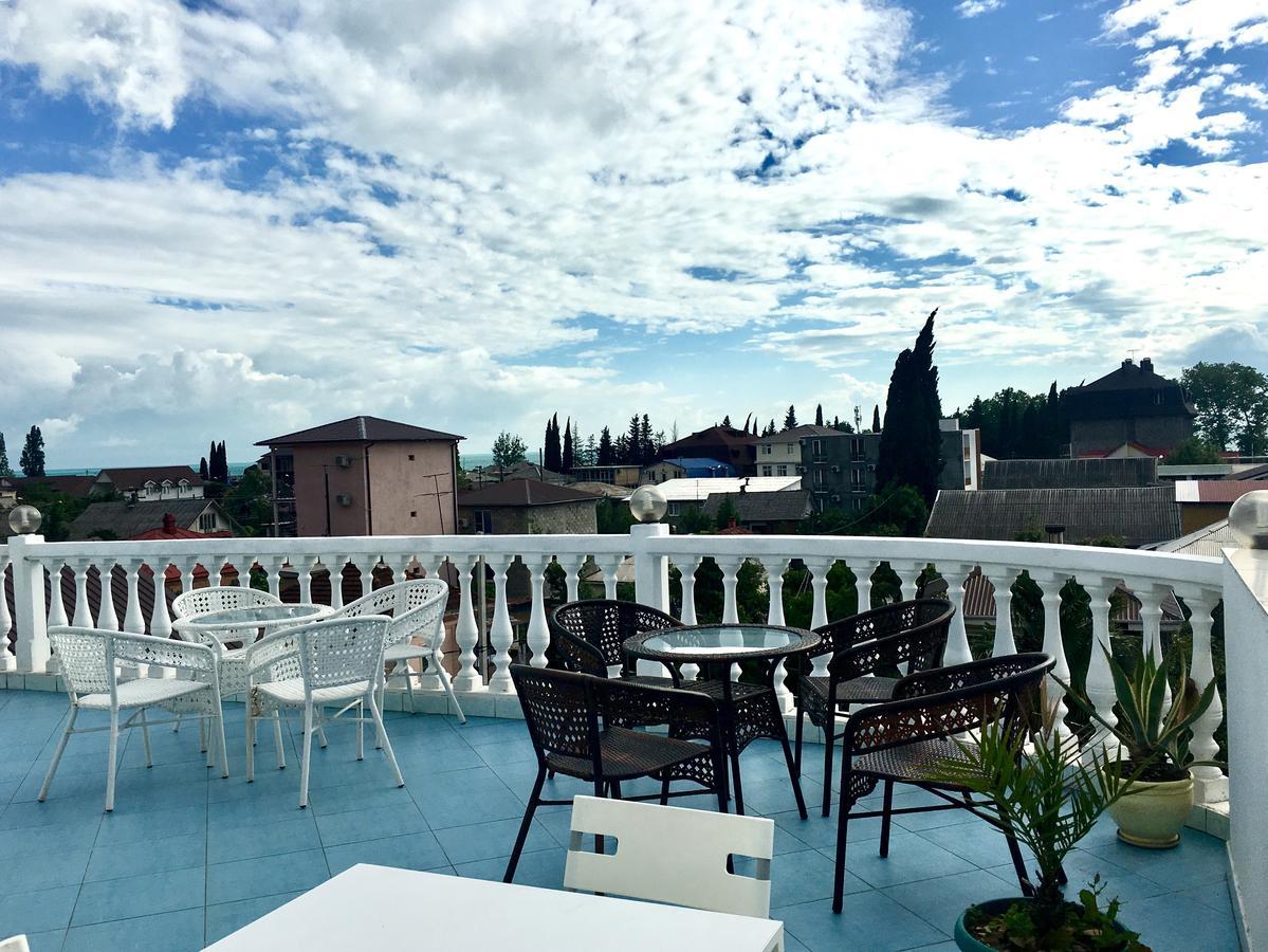 Emiliya Guest House Гагра Екстериор снимка