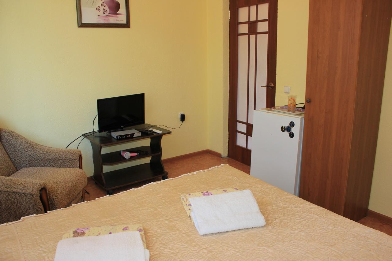 Emiliya Guest House Гагра Екстериор снимка