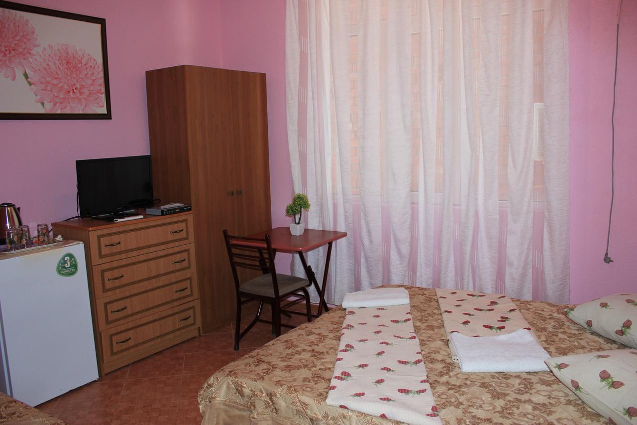 Emiliya Guest House Гагра Екстериор снимка