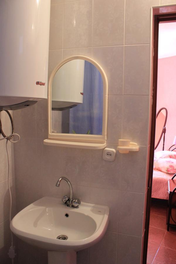 Emiliya Guest House Гагра Екстериор снимка