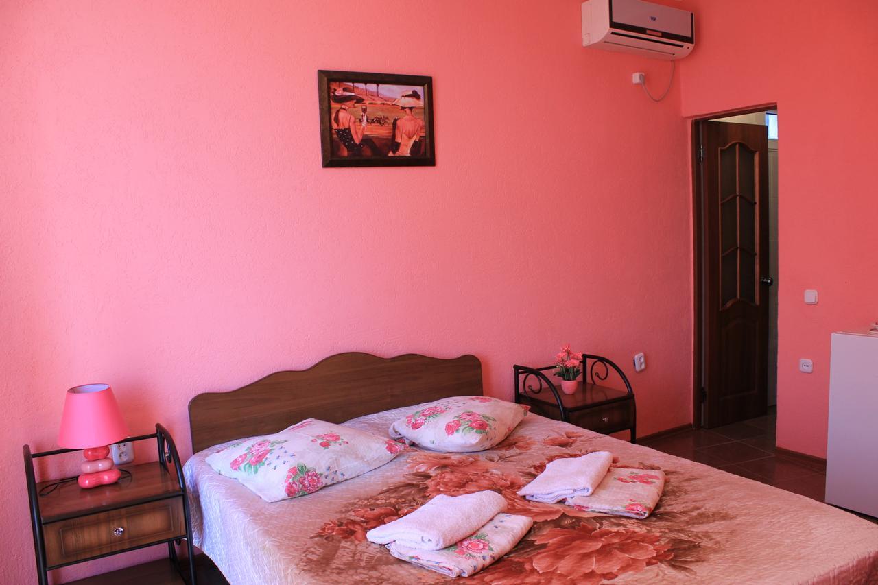 Emiliya Guest House Гагра Екстериор снимка