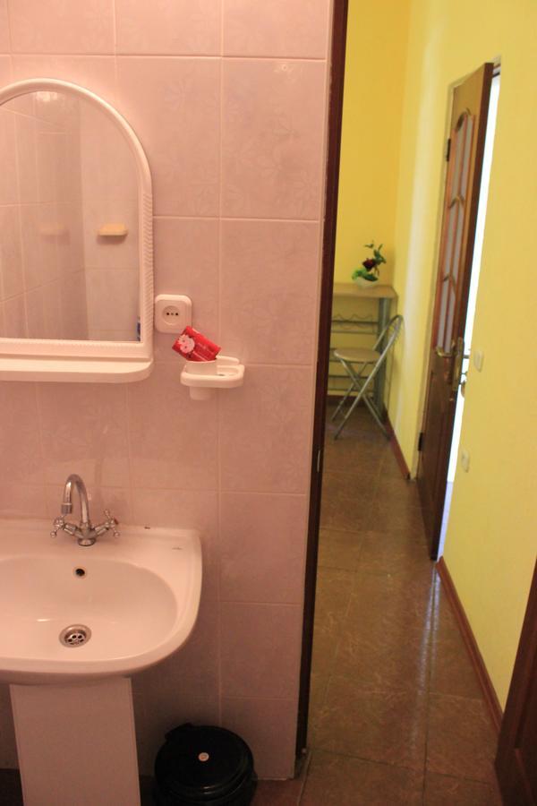 Emiliya Guest House Гагра Екстериор снимка
