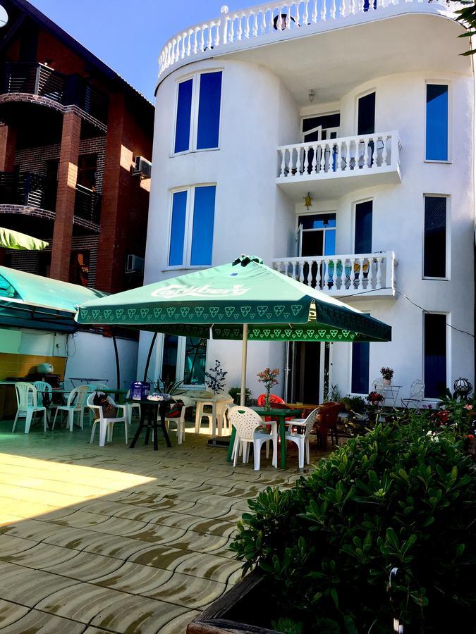 Emiliya Guest House Гагра Екстериор снимка