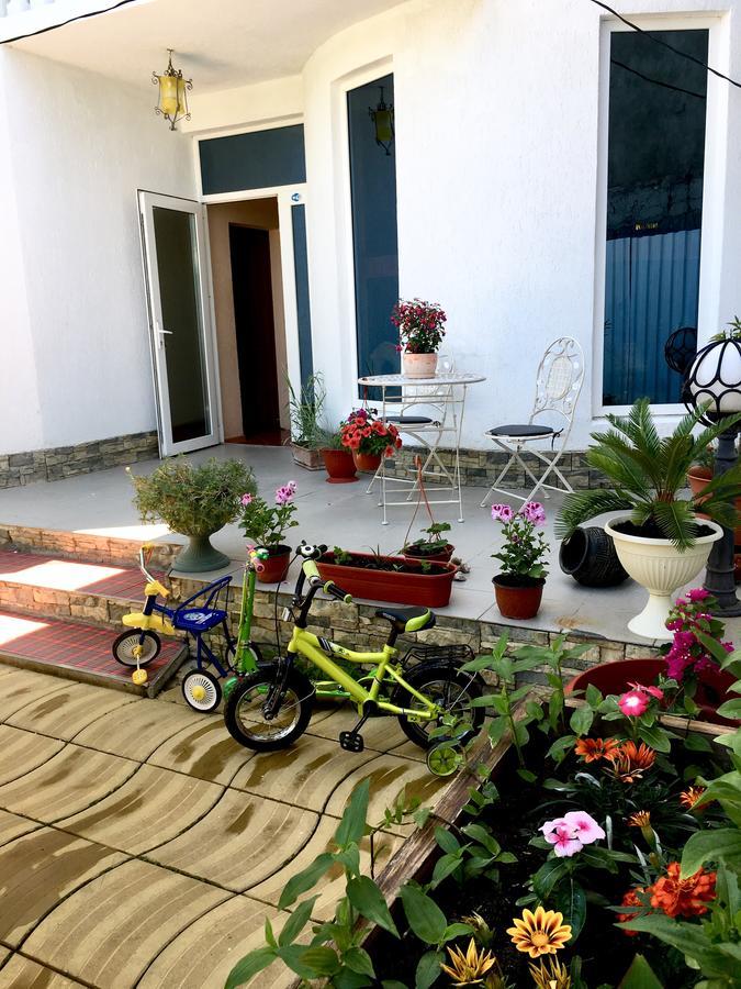 Emiliya Guest House Гагра Екстериор снимка