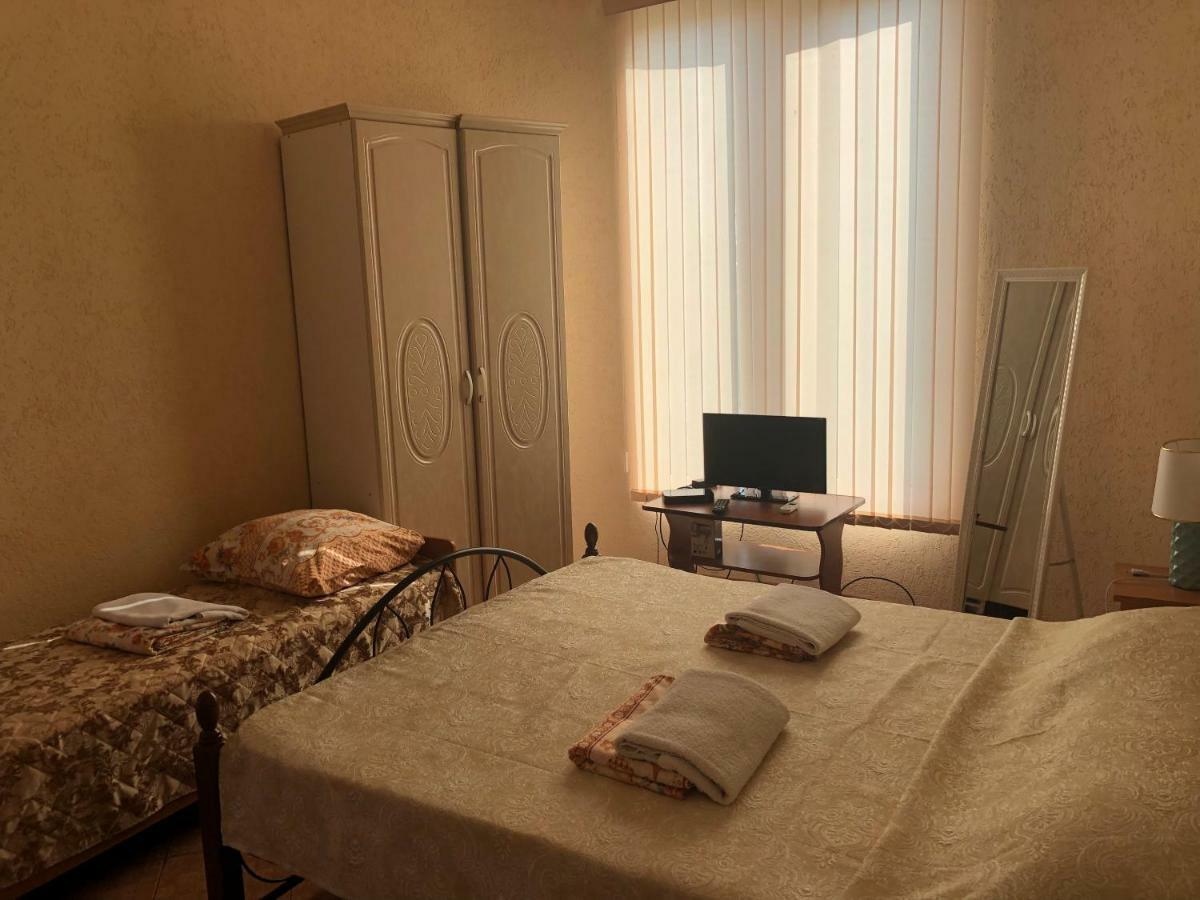 Emiliya Guest House Гагра Екстериор снимка