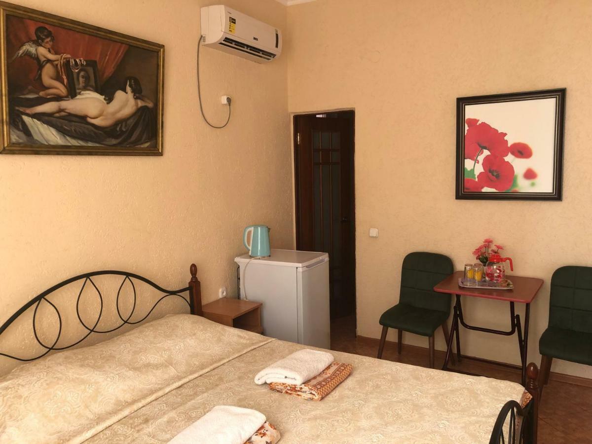 Emiliya Guest House Гагра Екстериор снимка