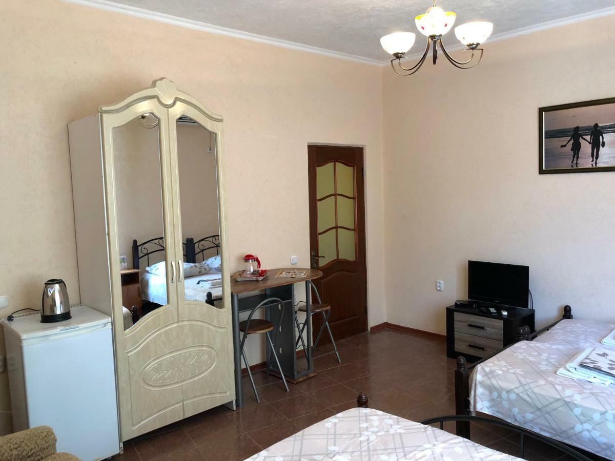 Emiliya Guest House Гагра Екстериор снимка