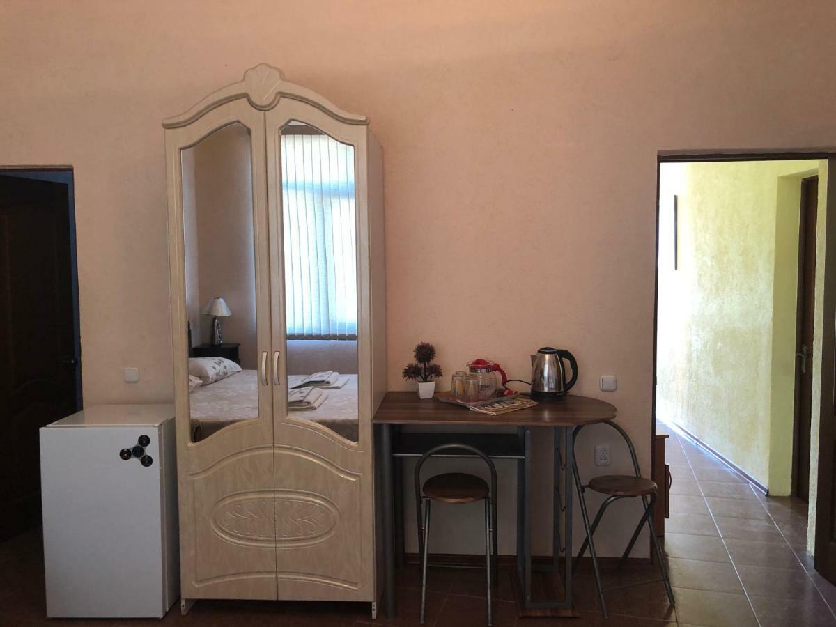 Emiliya Guest House Гагра Екстериор снимка