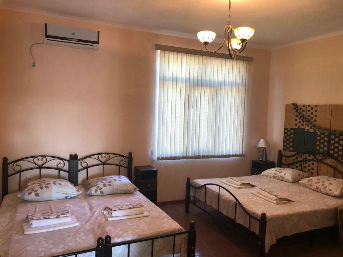 Emiliya Guest House Гагра Екстериор снимка