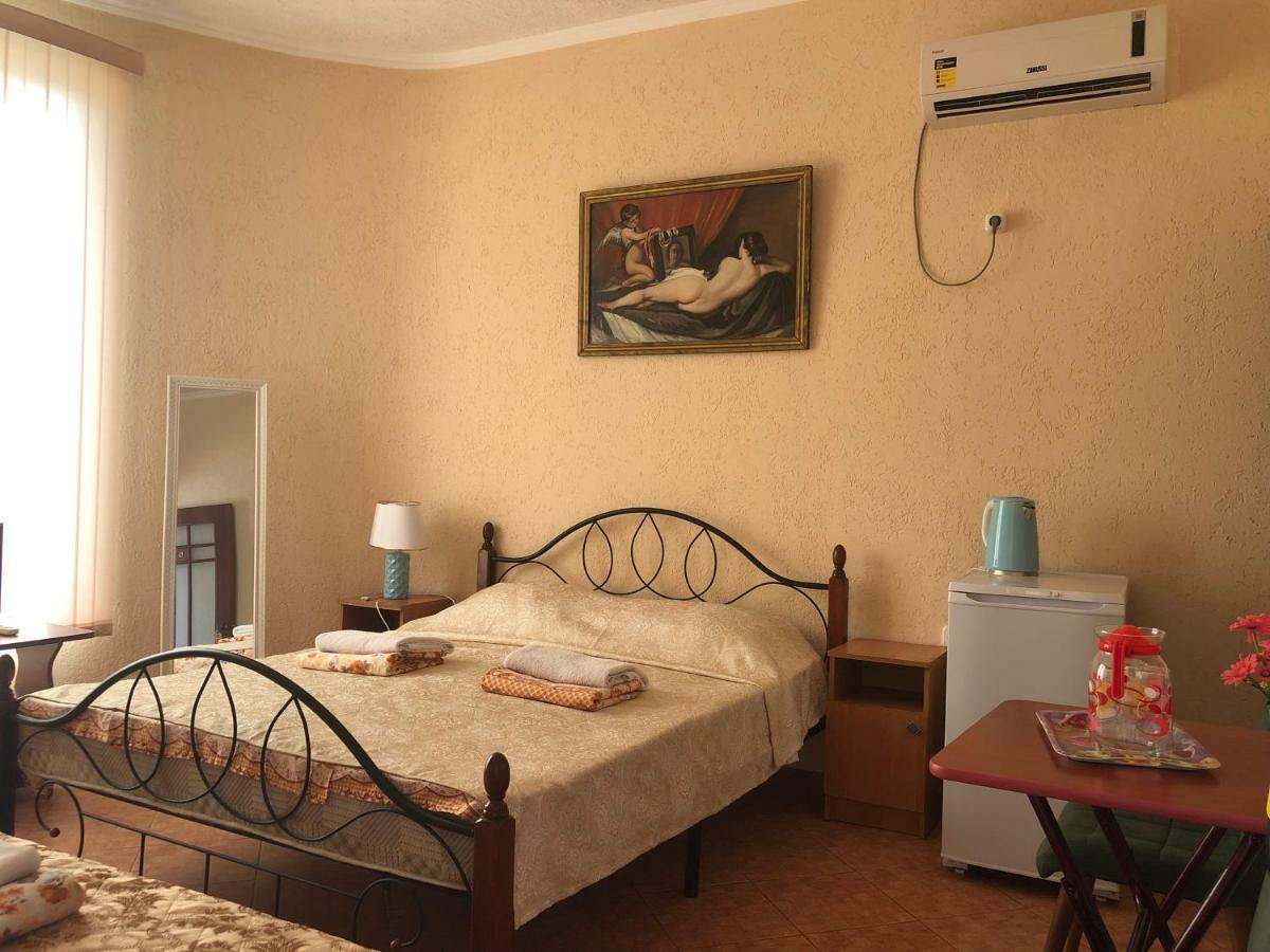Emiliya Guest House Гагра Екстериор снимка